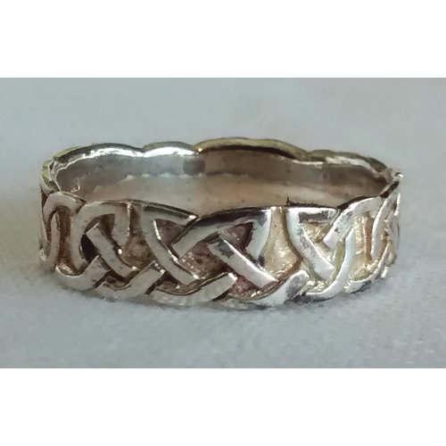 Thin Celtic Knot Ring Thin Celtic Knot Ring
