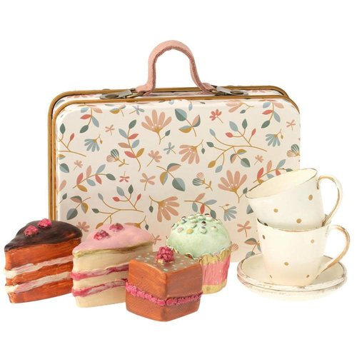 Maileg Maileg Suitcase with Cakes and Cups Maileg Maileg Suitcase with Cakes and Cups