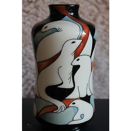 Moorcroft Pottery Moorcroft Seal Vase 98/8 Moorcroft Pottery Moorcroft Seal Vase 98/8