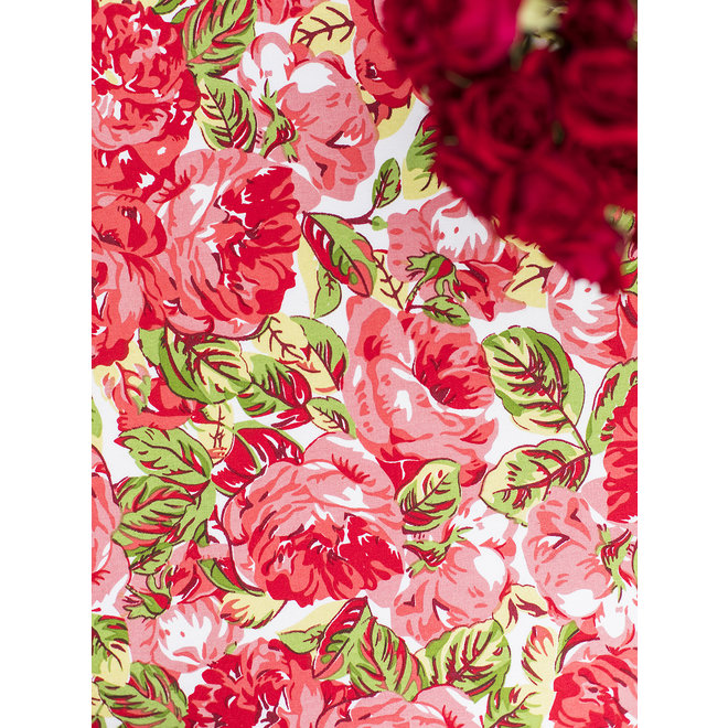 La Vie En Rose Red Round Tablecloth