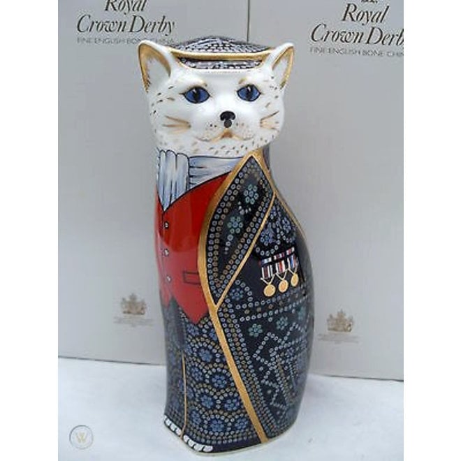 Diamond Jubilee Pearly Cat Paperweight, Queen