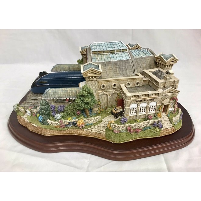 Lilliput Lane The Mallard Record Breaker Limited Edition