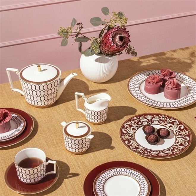 https://cdn.shoplightspeed.com/shops/617671/files/54501004/660x660x2/wedgwood-renaissance-red-teapot.jpg