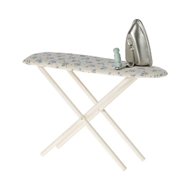 Iron & Ironing Board