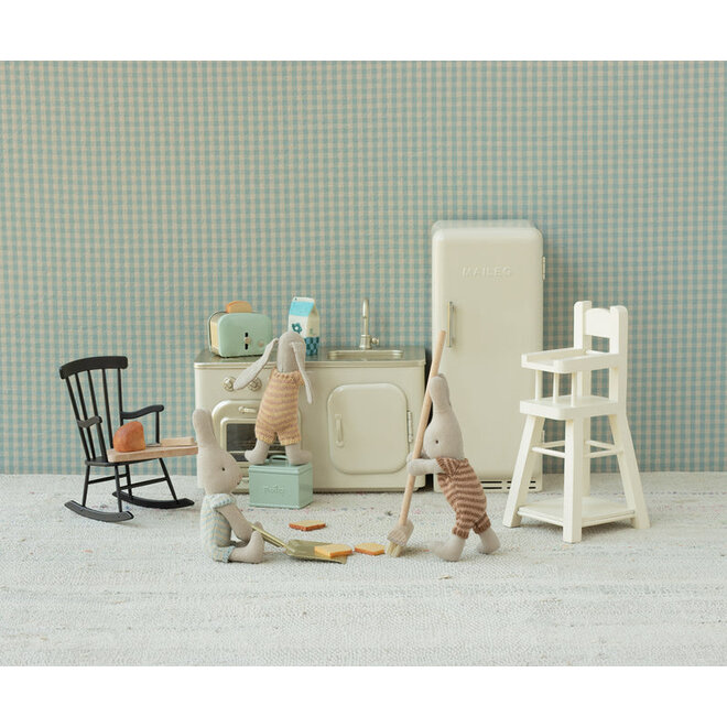 High Chair, Micro