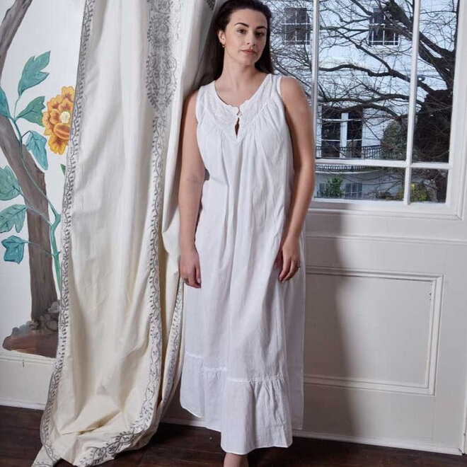 Emily V-Neck Sleeveless Single Button Nightgown