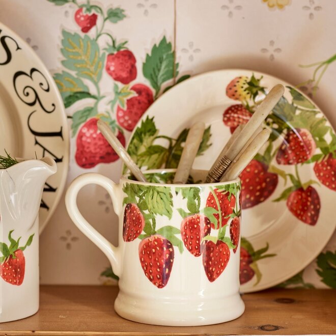 Vegetable Garden Strawberries 1/2 Pint Mug