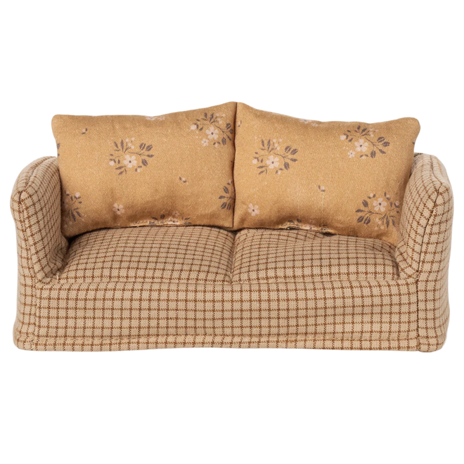 Couch, Mouse - Mable