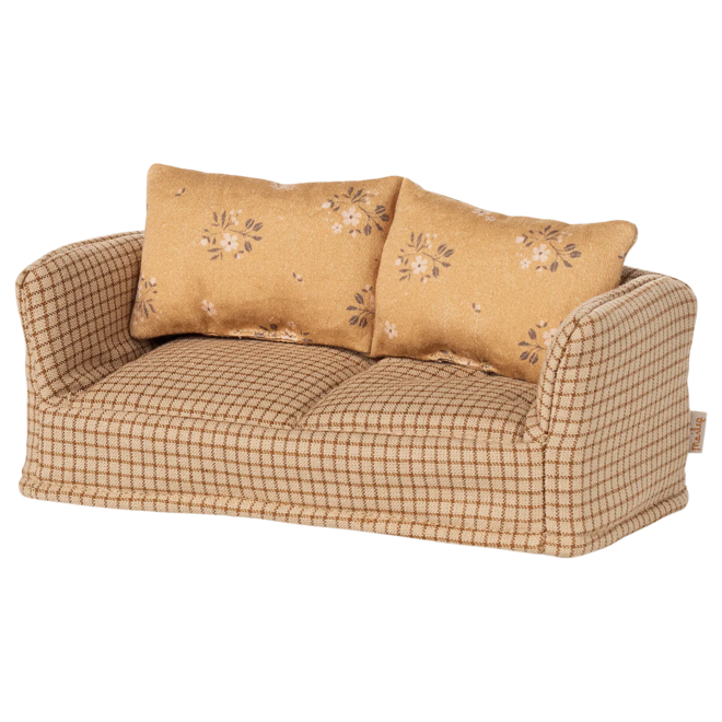 Couch, Mouse - Mable
