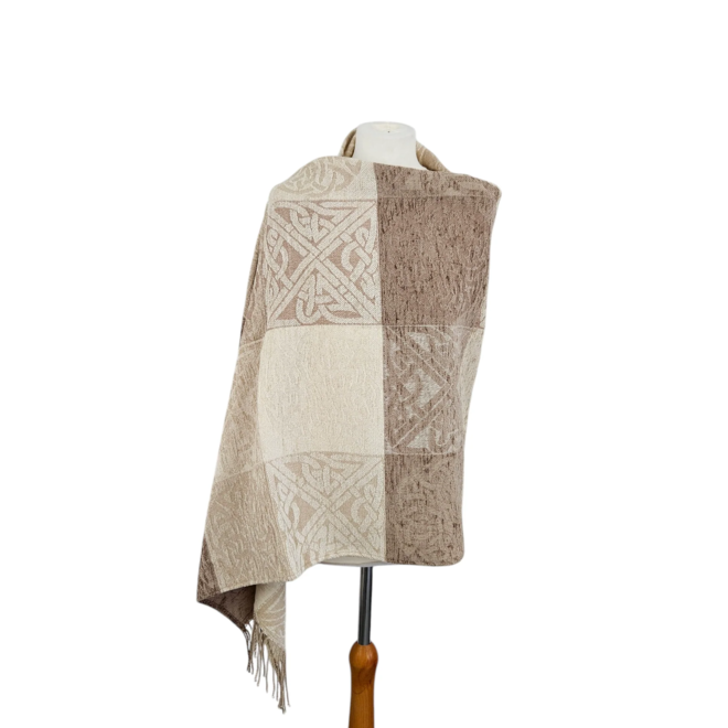 Calzeat of Scotland Celtic Knot Linen Wrap