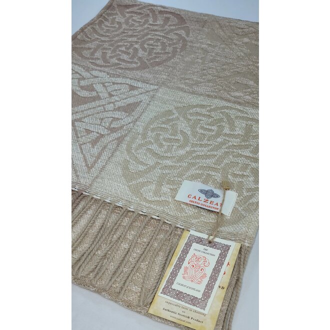Calzeat of Scotland Celtic Knot Linen Wrap