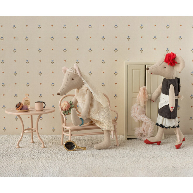 Beautician Mouse, Mum