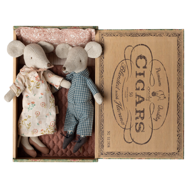 Grandma & Grandpa Mice in Cigar Box