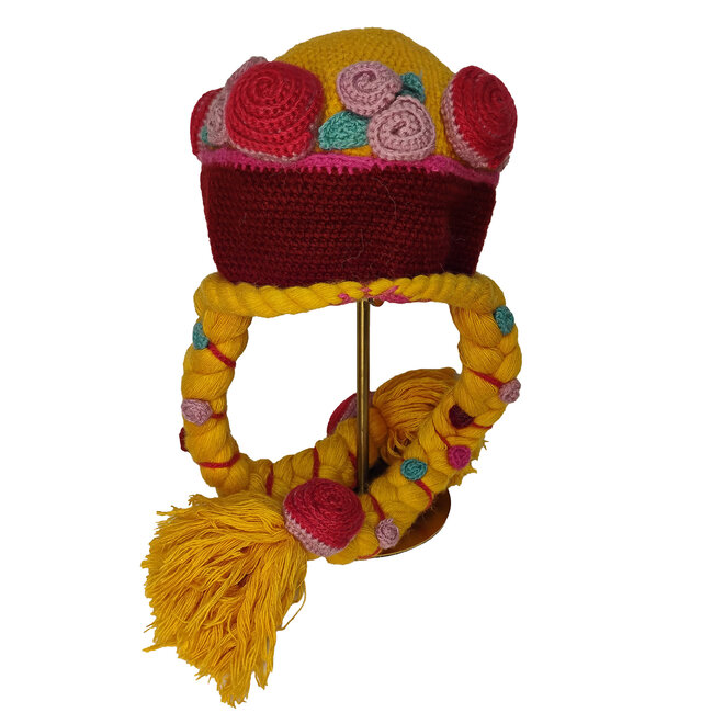 Bouquet of Roses Hat With Blonde Braids