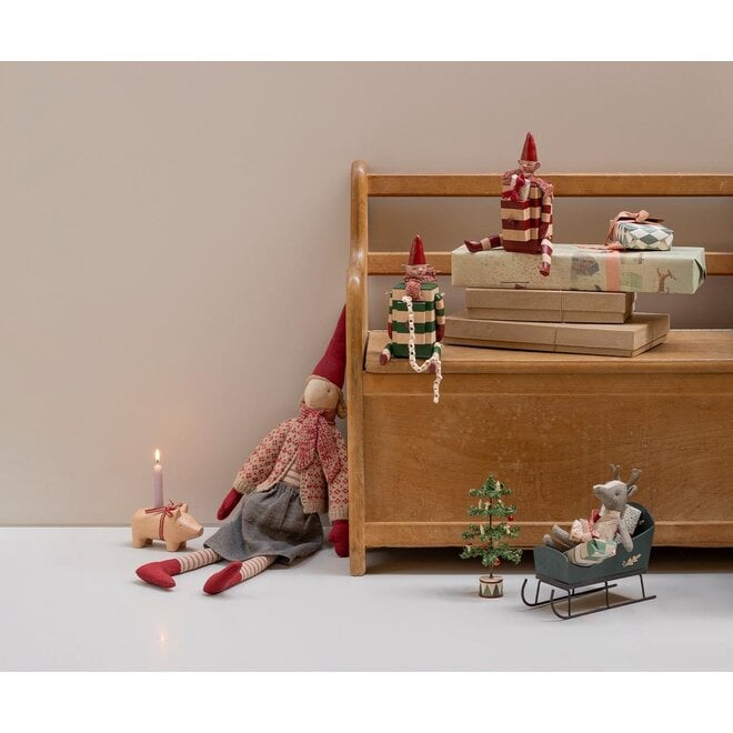 Elf with Drawer - Red