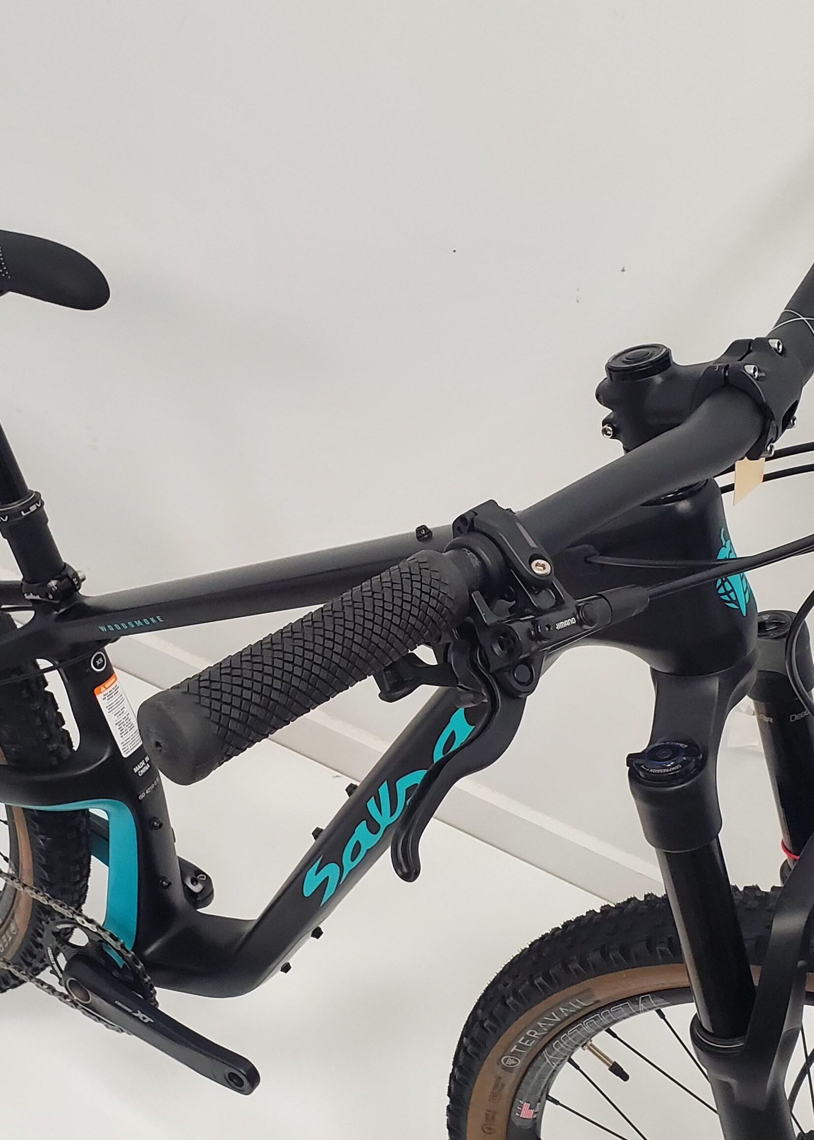 Salsa 2018 Salsa Woodsmoke Carbon 27.5 Custom Build ( Shimano XT, Pike RC, Velocity blunt 35)   Black and turquoise Xsmall