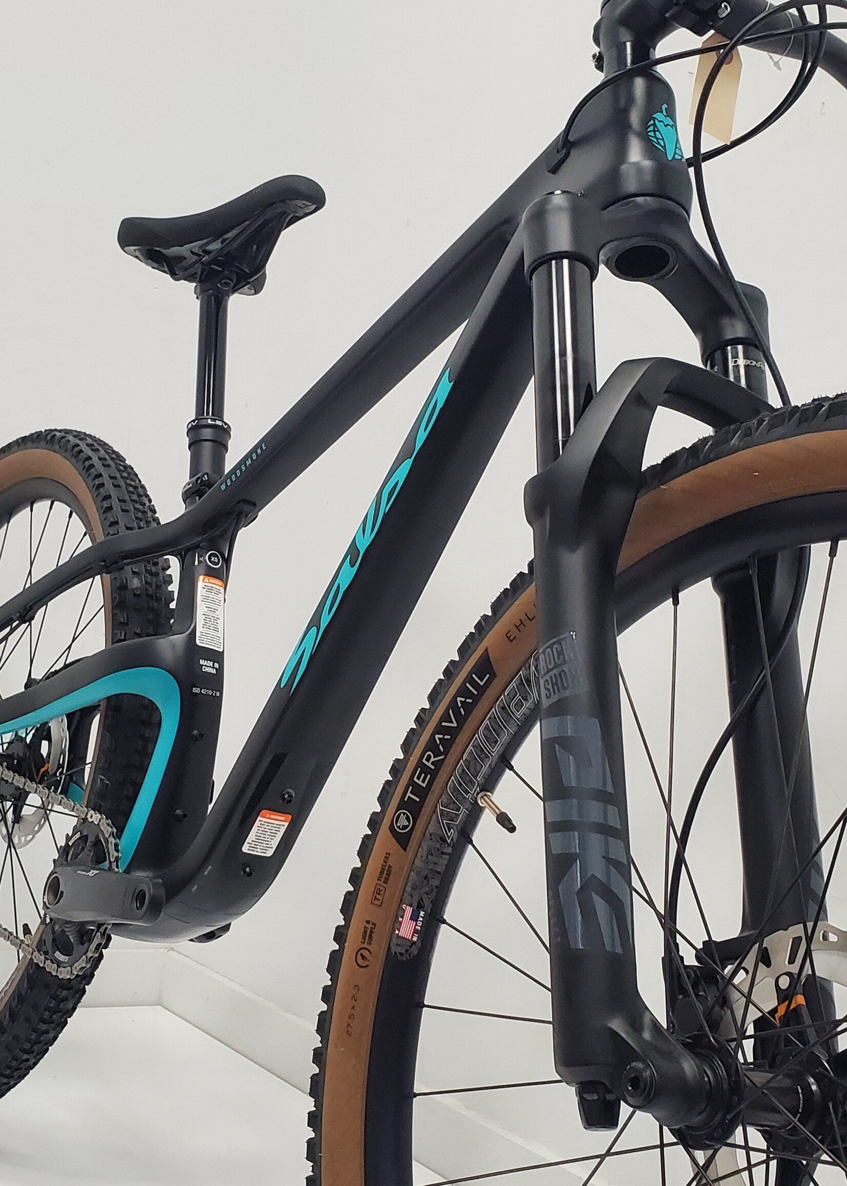 Salsa 2018 Salsa Woodsmoke Carbon 27.5 Custom Build ( Shimano XT, Pike RC, Velocity blunt 35)   Black and turquoise Xsmall