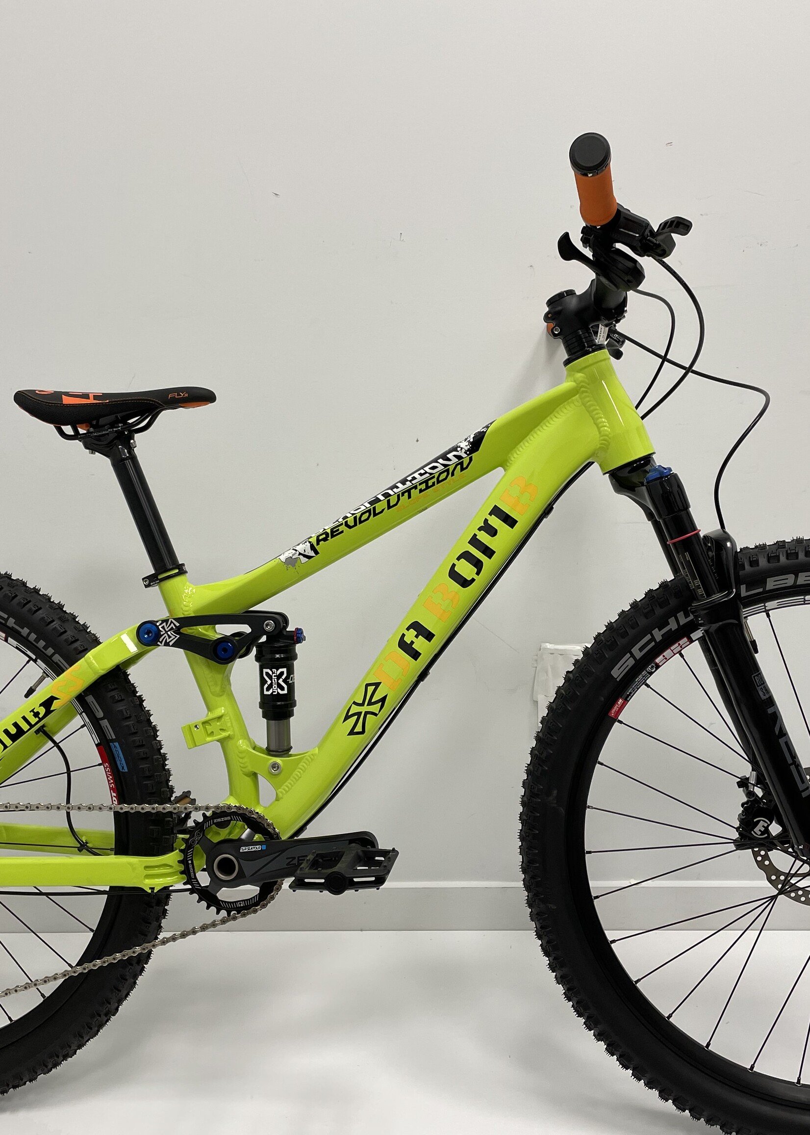 2021 Dabomb Revolution 26po - Custom Build (Reba, Magura mt30, Box Prime 9 ) - Neon Yellow - 13.5in