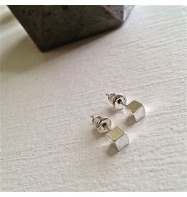 STUD EARRINGS