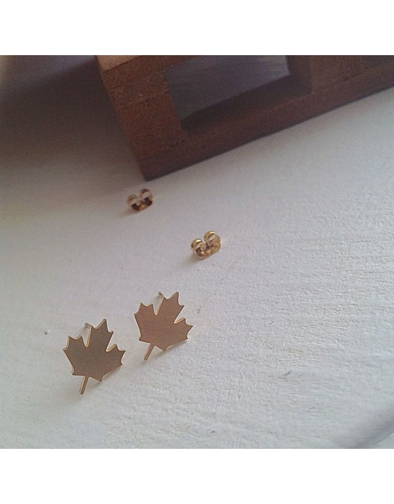 PIKA & BEAR MAPLE LEAF STUD