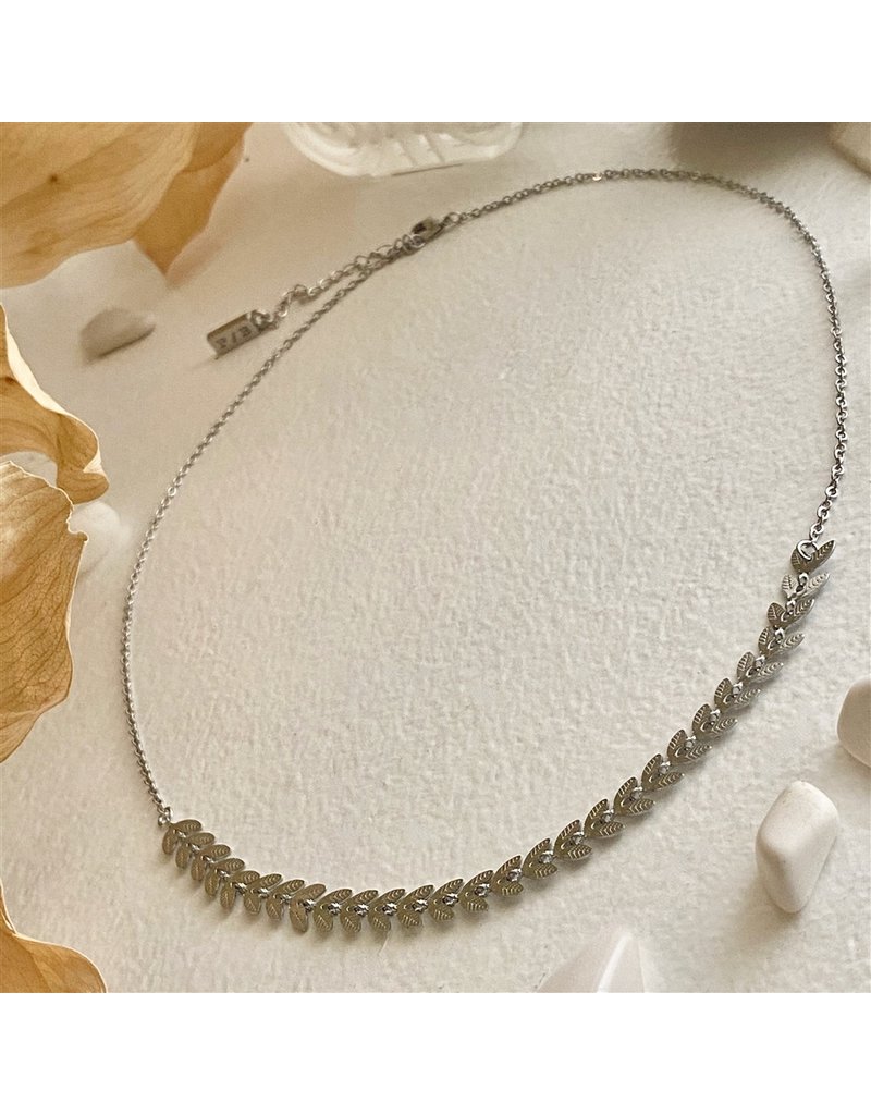 PIKA & BEAR LAUREL LEAF CHAIN NECKLACE