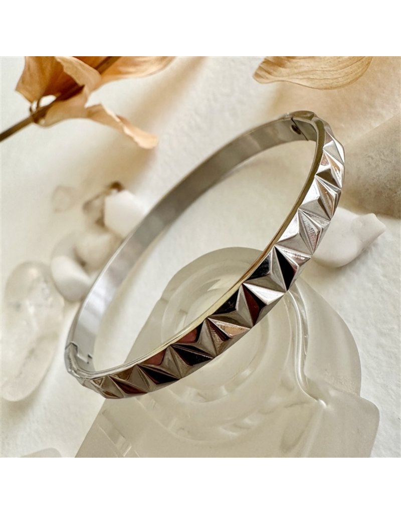 PIKA & BEAR SID DIAMOND PATTERN BANGLE