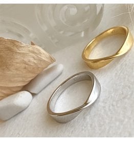 PIKA & BEAR MOEBIUS TWISTED VERMEIL  RING