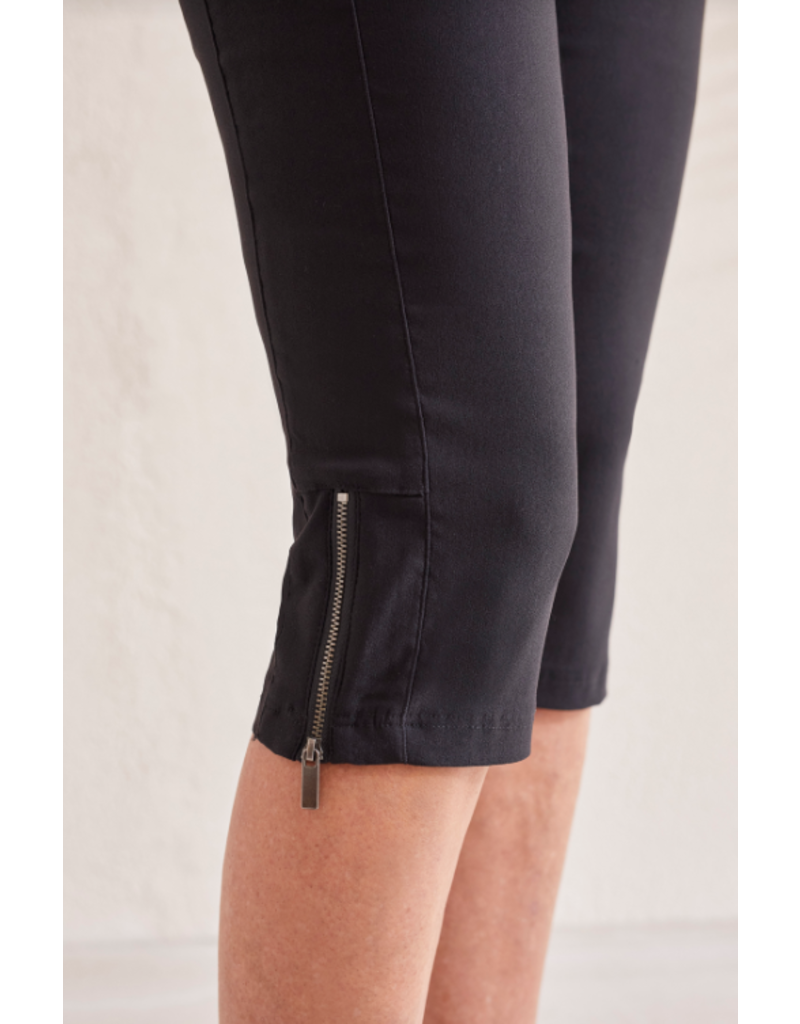 TRIBAL FLATTEN IT PULL ON CAPRI w/ZIPPER DETAIL