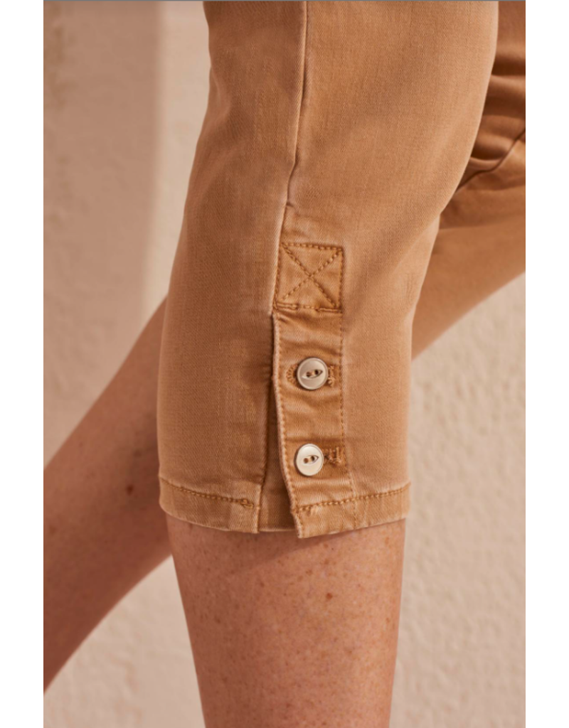 TRIBAL PULL ON CAPRI w/HEM VENT