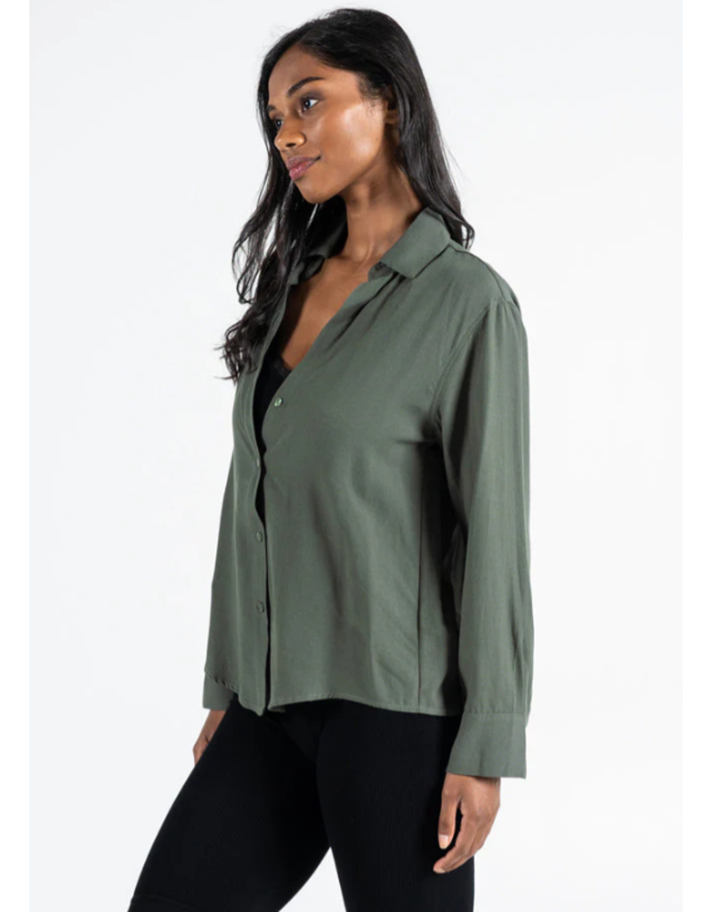 C'EST MOI COTTON LINEN BLEND BUTTON DOWN BLOUSE