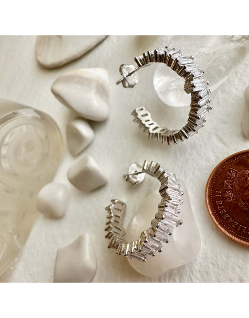 PIKA & BEAR ATHABASCA BAGUETTE HOOP EARRING