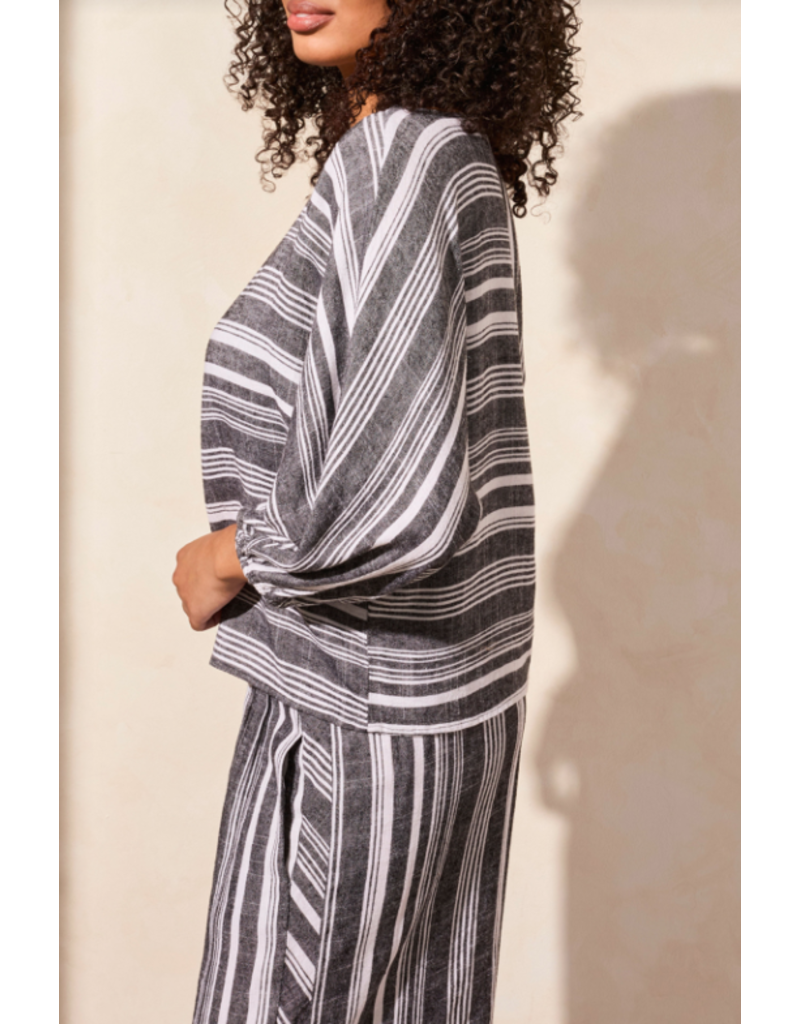 TRIBAL BOAT NECK TOP WITH DOLMAN SLV