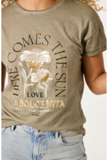 GRAPHIC T SHIRT - HERE COMES THE SUN