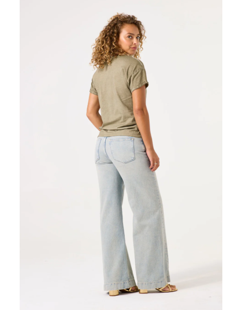 GRAPHIC T SHIRT - HERE COMES THE SUN