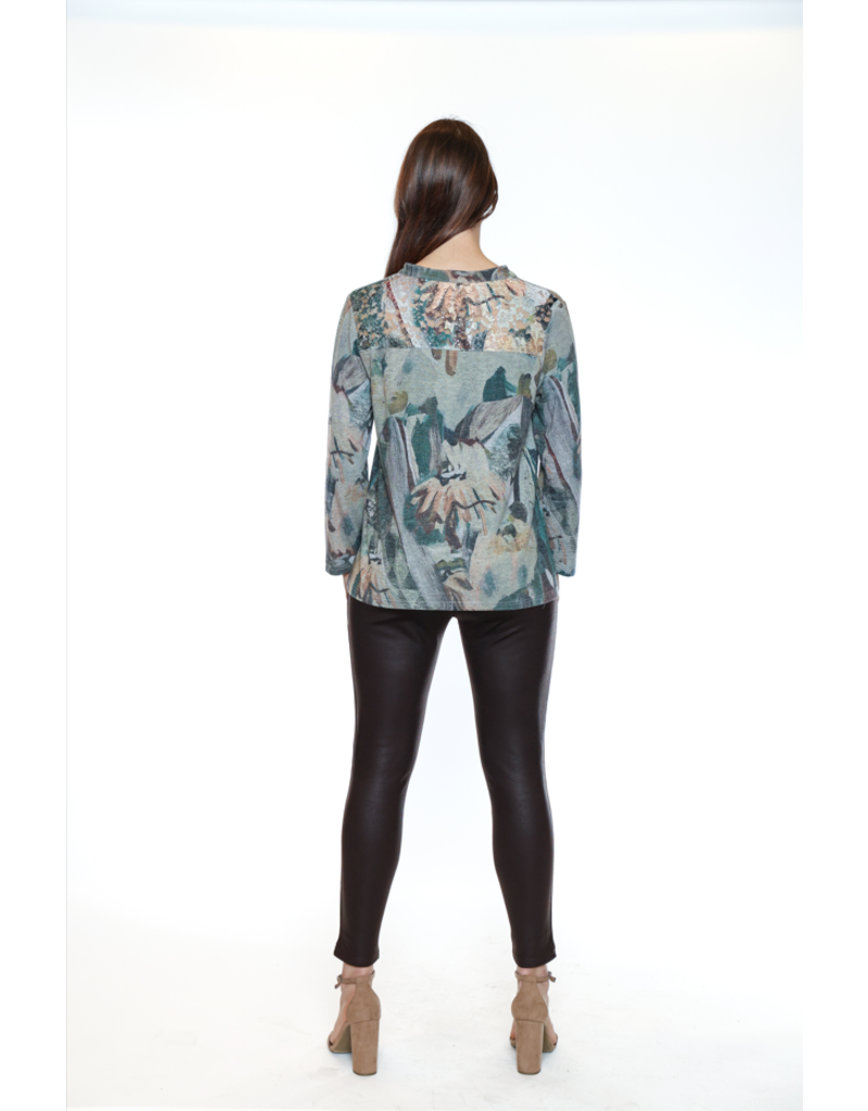 LONG SLV TOP w/LACE-BUTTON DETAIL