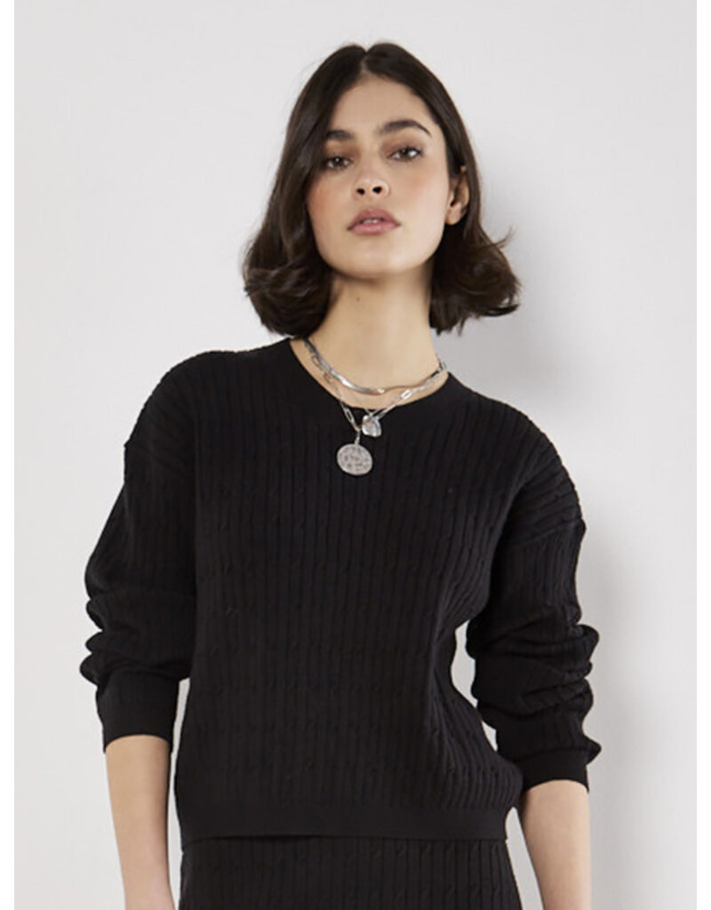 BATWING SWEATER BLACK