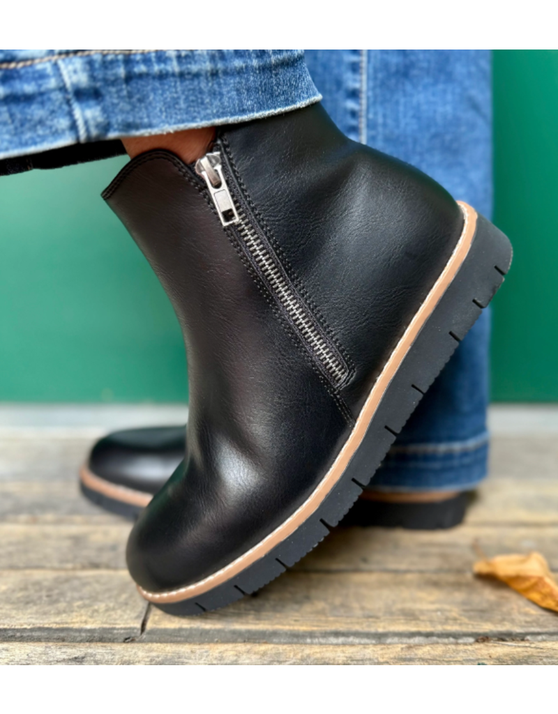 GABBY BLACK BOOT WATER RESISTANT