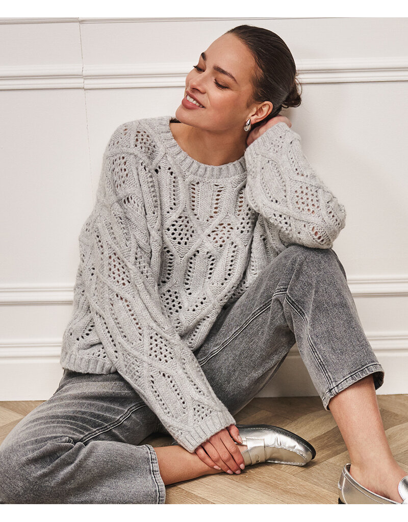 GREY BOXY CABLES SWEATER