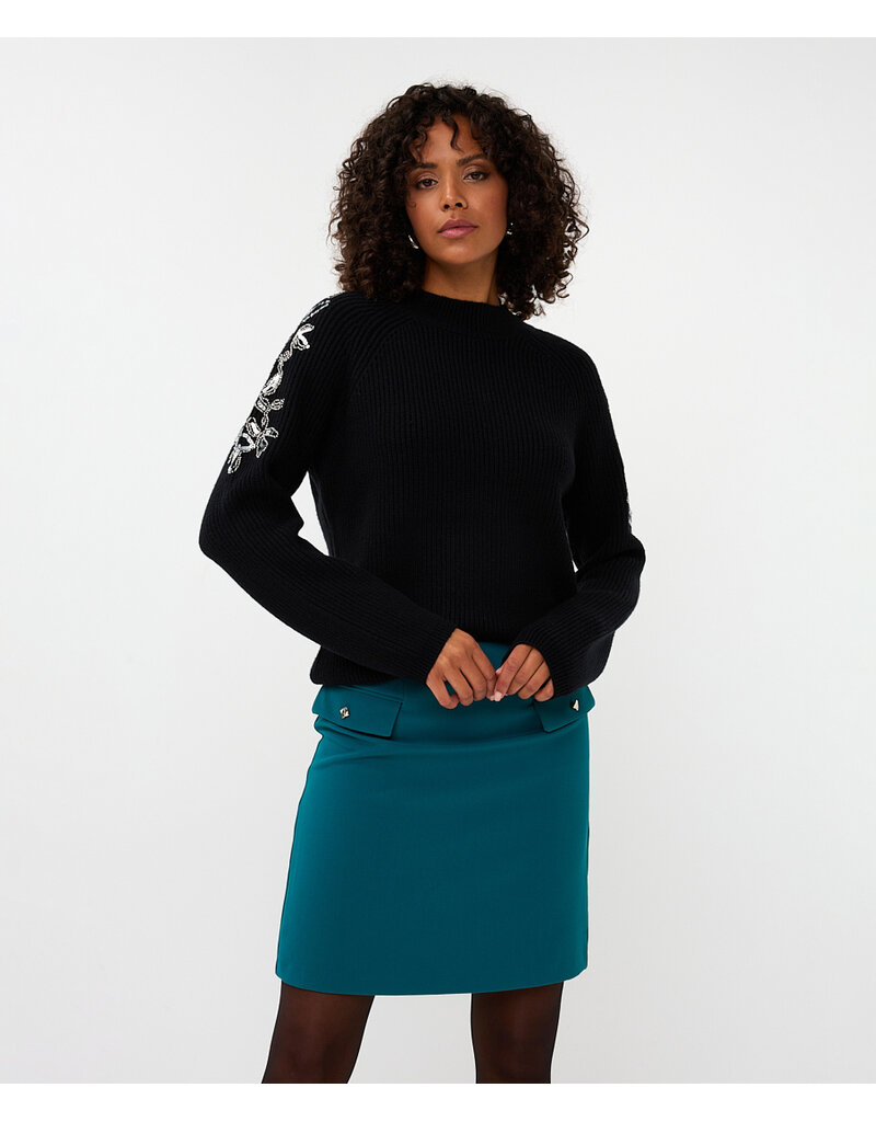BLACK SWEATER w/SHOULDER SEQUENCE