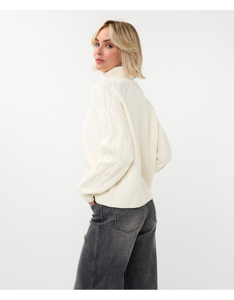 CREAM SWEATER w/CABLE SLEEVE - COTTON BLND