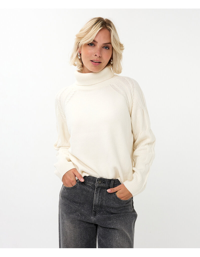CREAM SWEATER w/CABLE SLEEVE - COTTON BLND