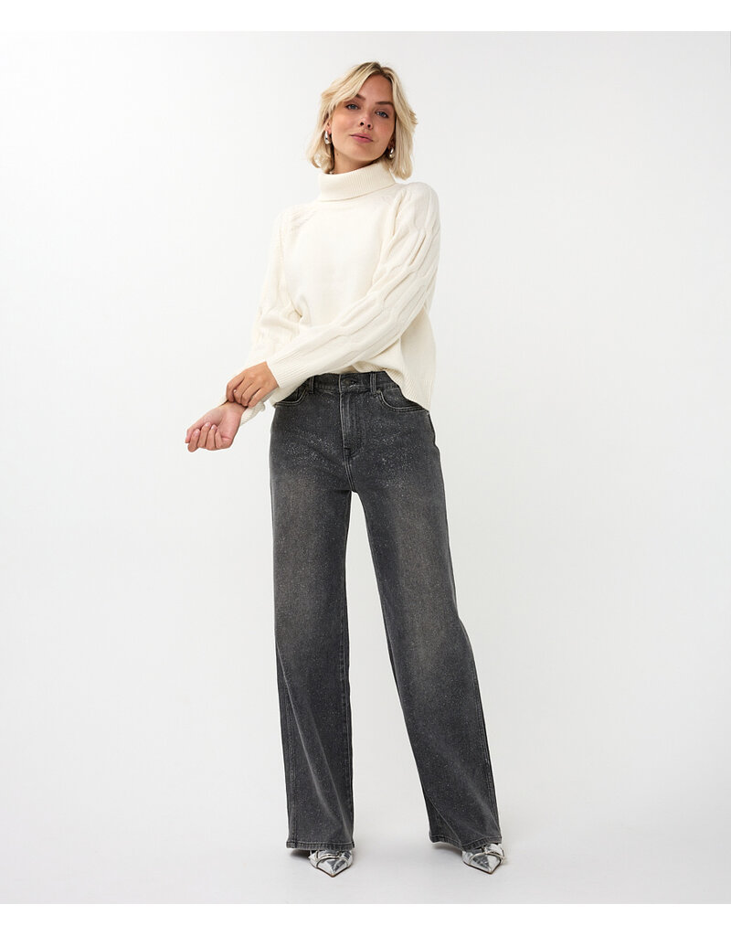 CREAM SWEATER w/CABLE SLEEVE - COTTON BLND