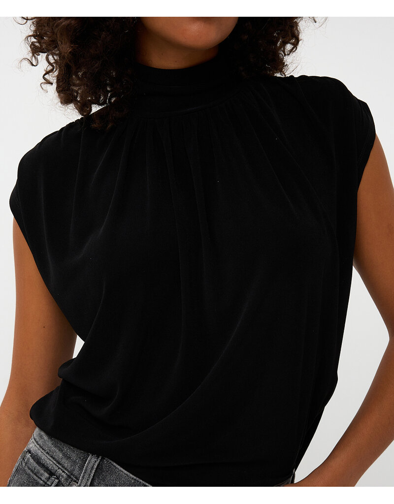 TOP w/GATHERED FRONT BLACK