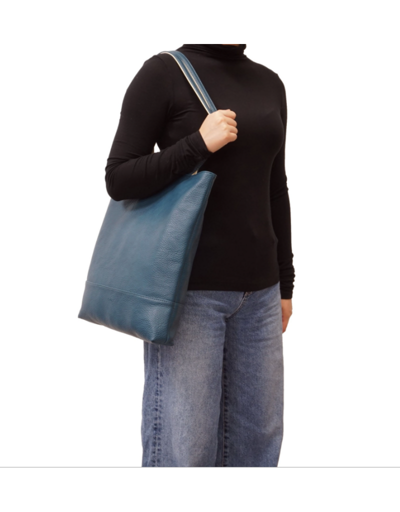 AMIA 2-IN-1 REVERSIBLE TOTE