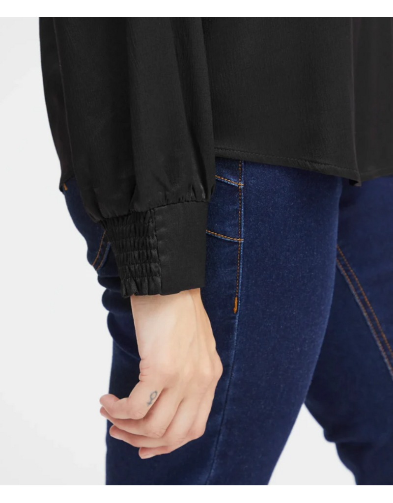 VILINE V-NECK BLACK TOP