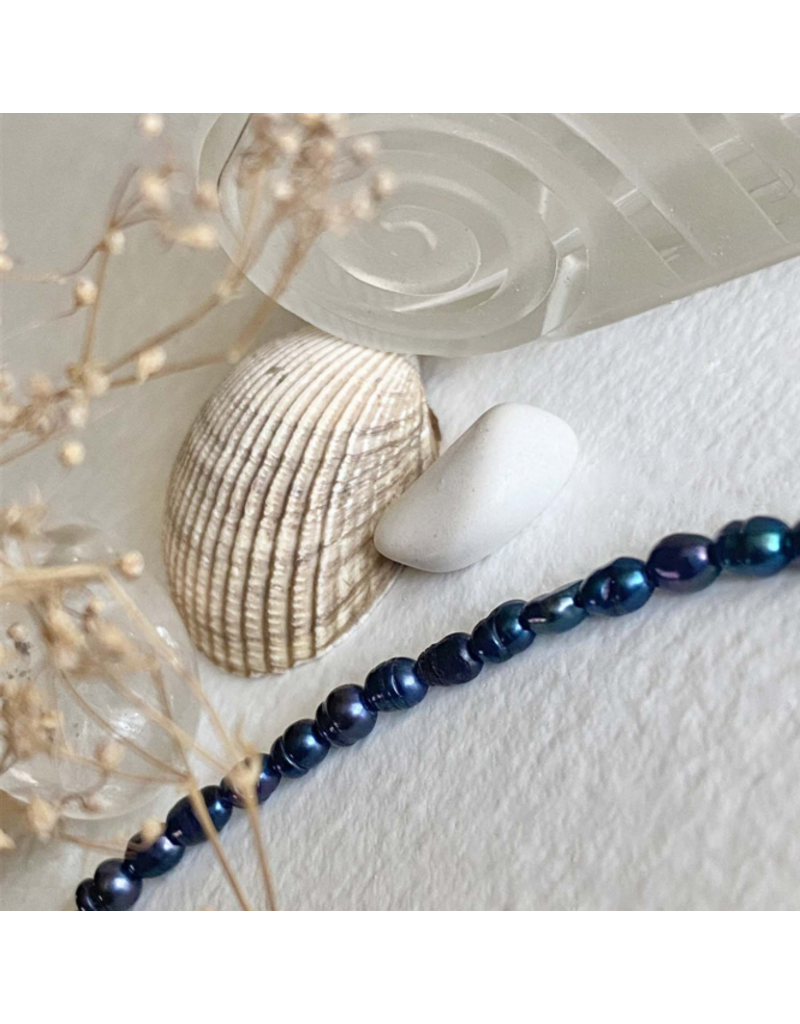 PIKA & BEAR MINUET BLACK SEED PEARL NECKLACE w/GOLD