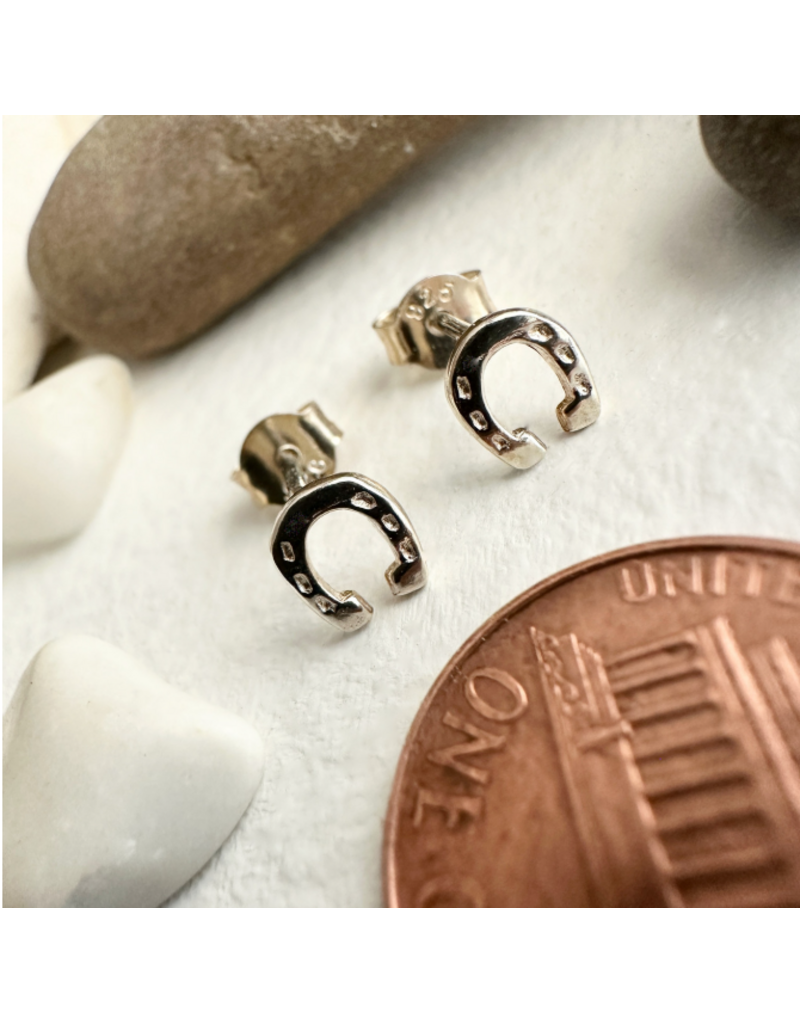 PIKA & BEAR BENALTO TINY HORSESHOE STUD EARRINGS