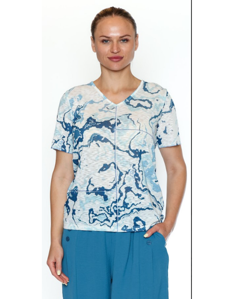 PRINTED V-NECK TEE w/SEAM DETAILS