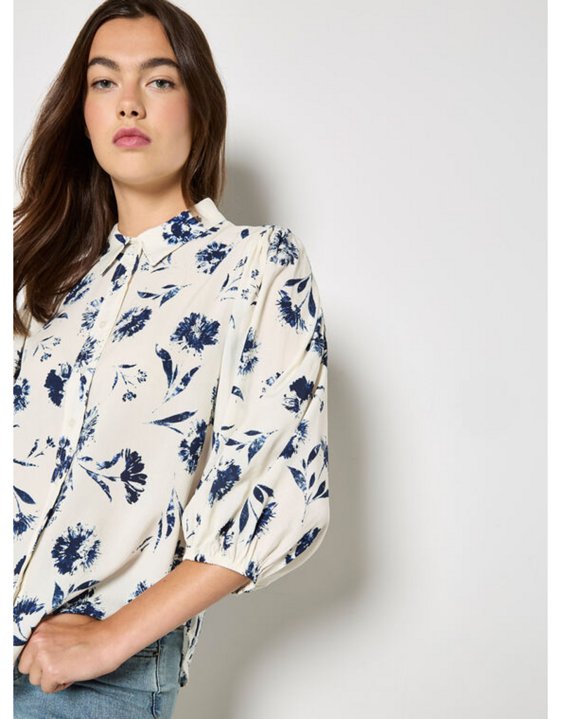 PRESSED NAVY DAISY BLOUSE