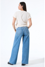 THE LOVE ADVENTURE TEE